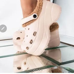 Platform croc-style clogs